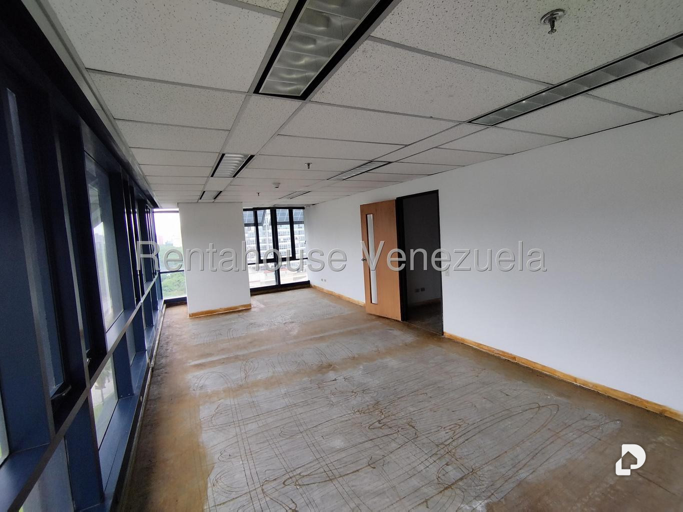 Oficina en Plaza Venezuela, Caracas – 25