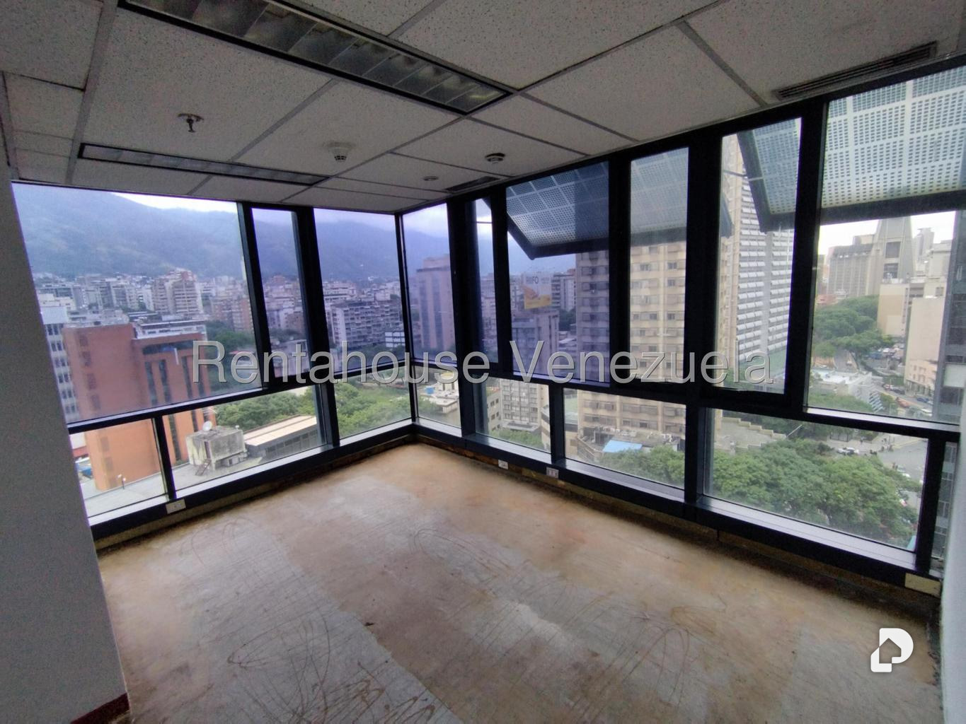 Oficina en Plaza Venezuela, Caracas – 11