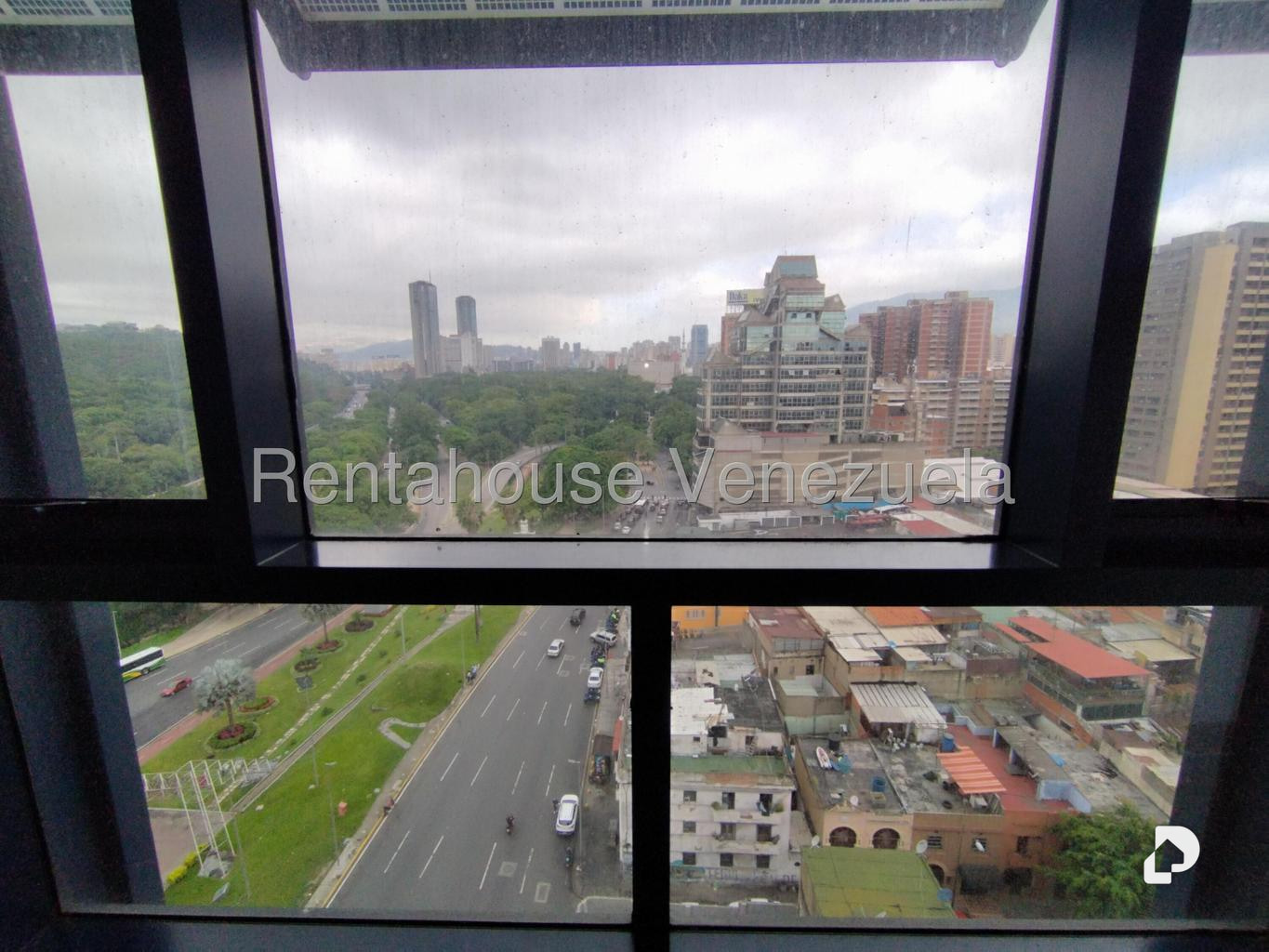 Oficina en Plaza Venezuela, Caracas – 22
