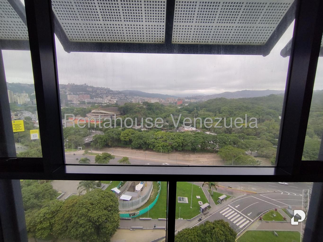 Oficina en Plaza Venezuela, Caracas – 27