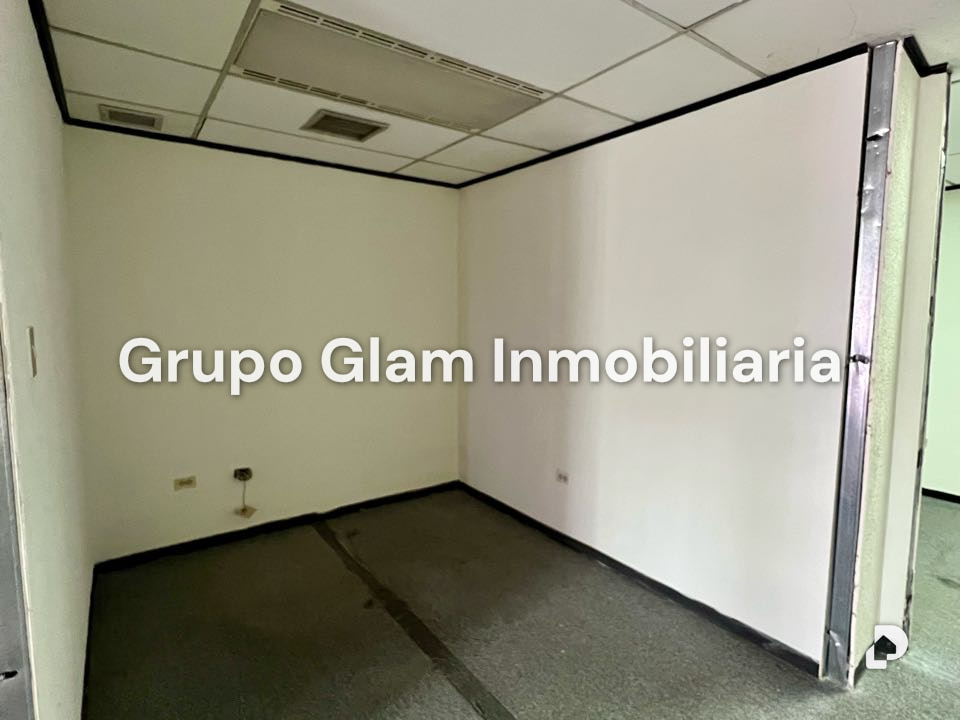 Oficina en Los Palos Grandes, Caracas – 8