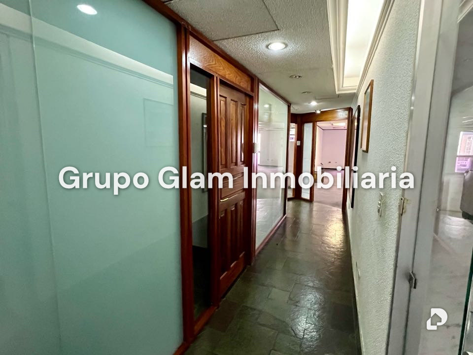 Oficina en Los Palos Grandes, Caracas – 12