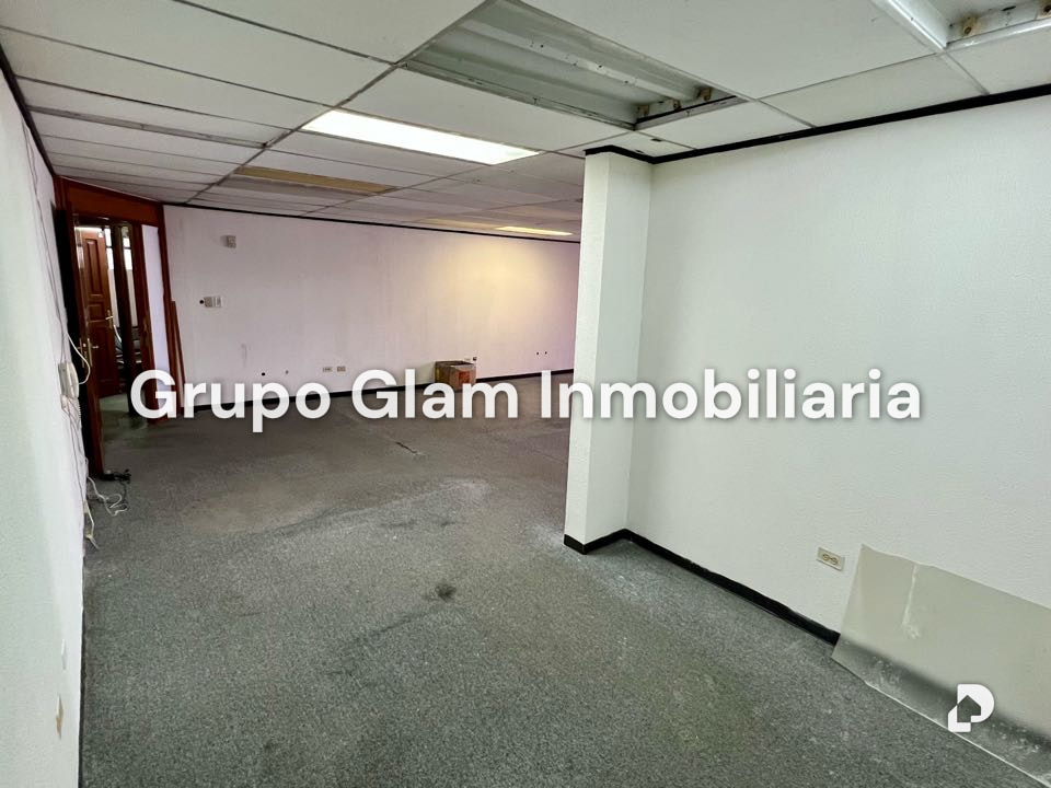 Oficina en Los Palos Grandes, Caracas – 11