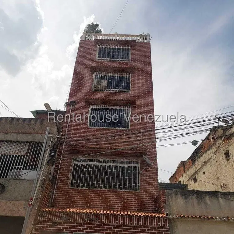 Edificio en Catia, Caracas - 1