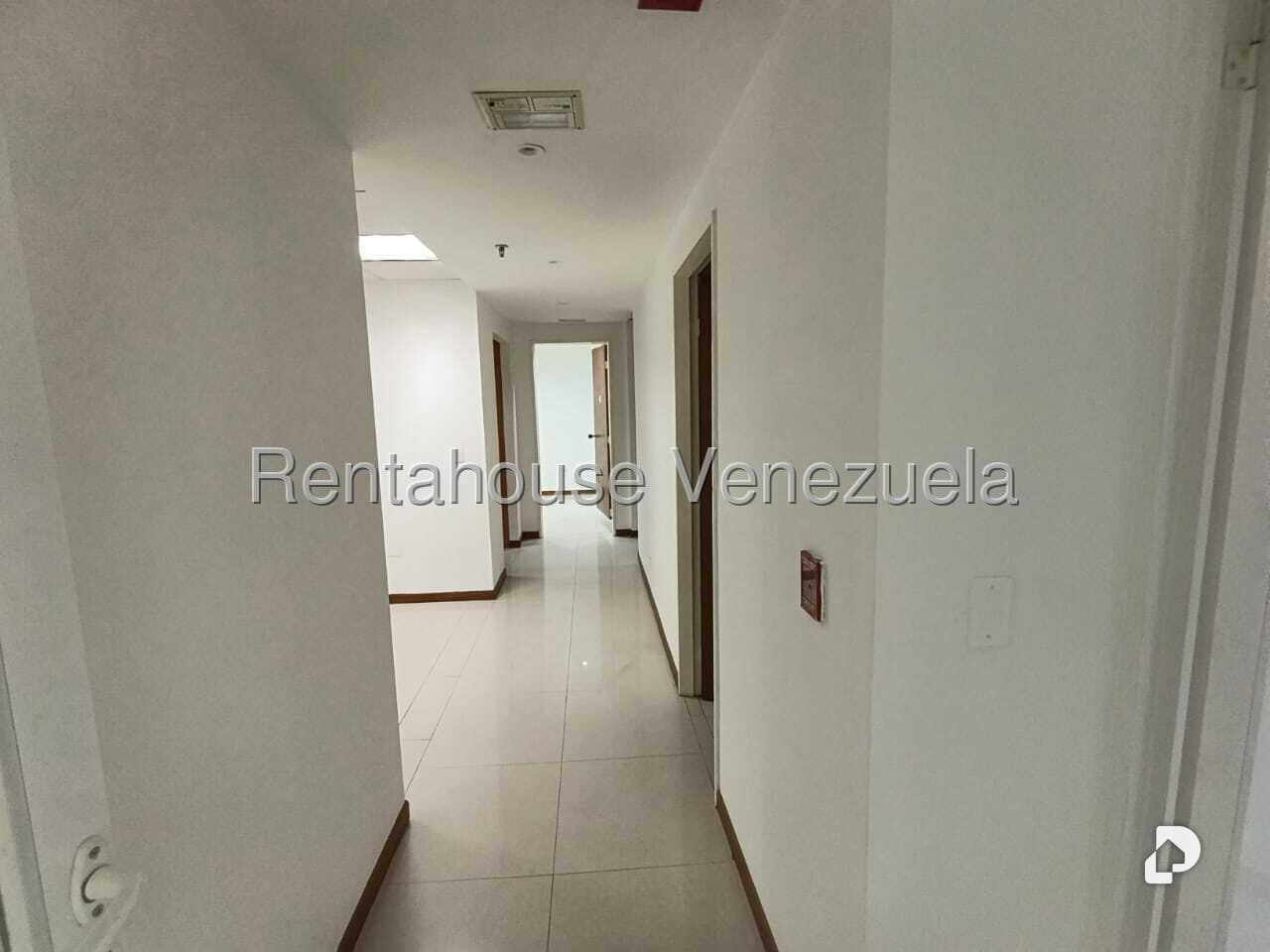 Oficina en El Bosque, Caracas – 19