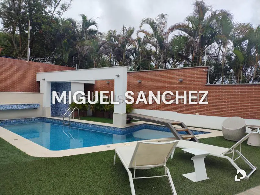 Casa en Lomas de La Laguntia, Caracas – 4