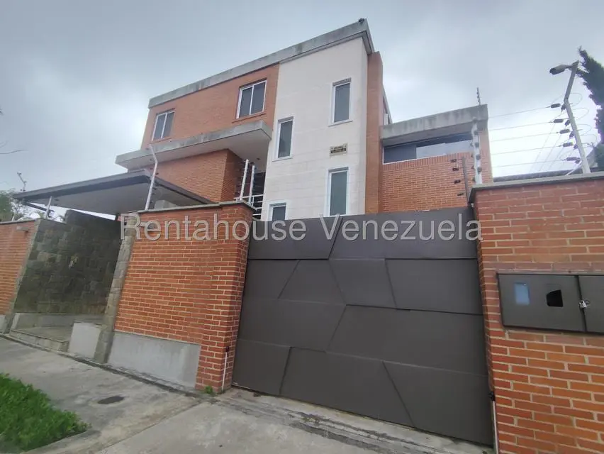 House in Lomas de La Laguntia, Caracas - 1