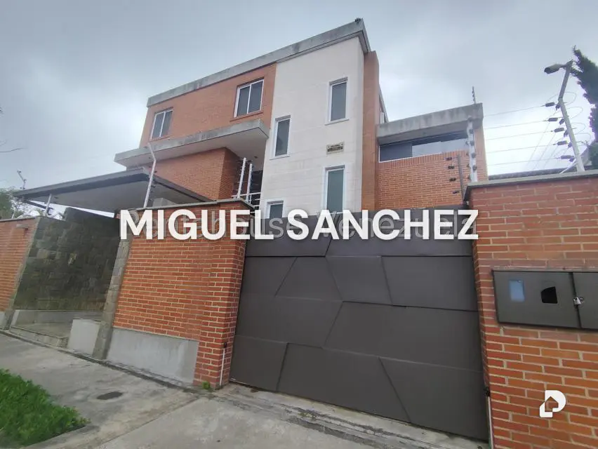 Casa en Lomas de La Laguntia, Caracas – 1