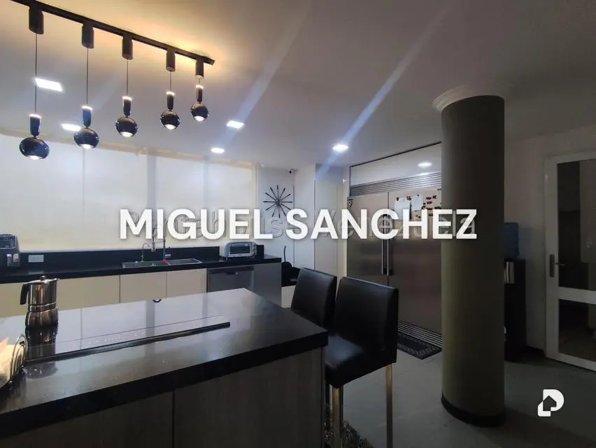 Casa en Lomas de La Laguntia, Caracas – 12
