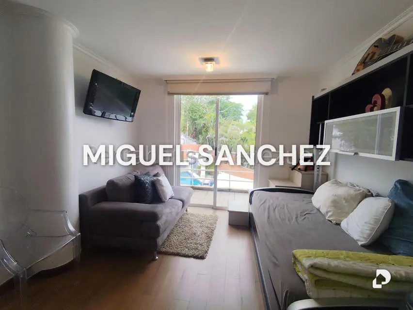 Casa en Lomas de La Laguntia, Caracas – 25