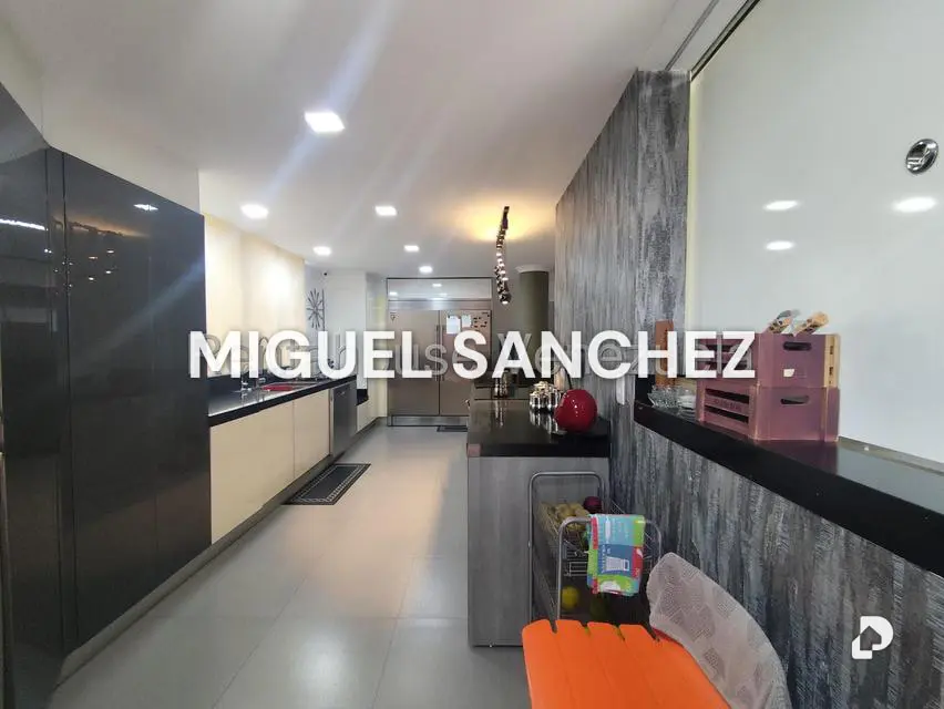 Casa en Lomas de La Laguntia, Caracas – 16