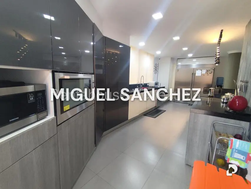 Casa en Lomas de La Laguntia, Caracas – 17