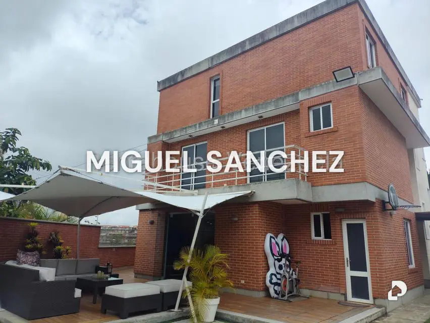 Casa en Lomas de La Laguntia, Caracas – 2