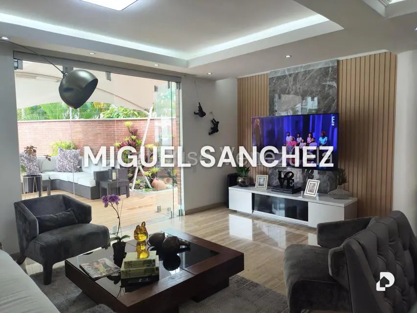 Casa en Lomas de La Laguntia, Caracas – 14