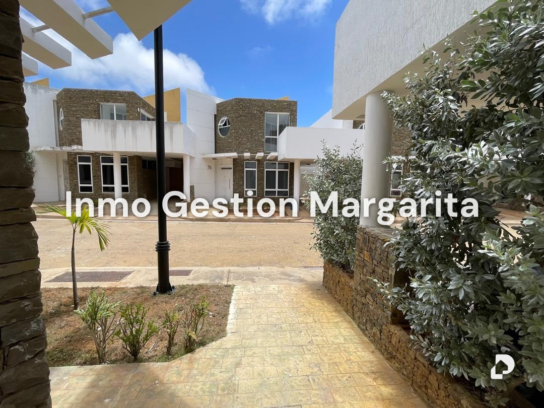 Townhouse in Los Robles, Porlamar – 2