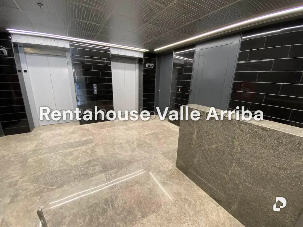 Local comercial en Las Mercedes, Caracas – 30