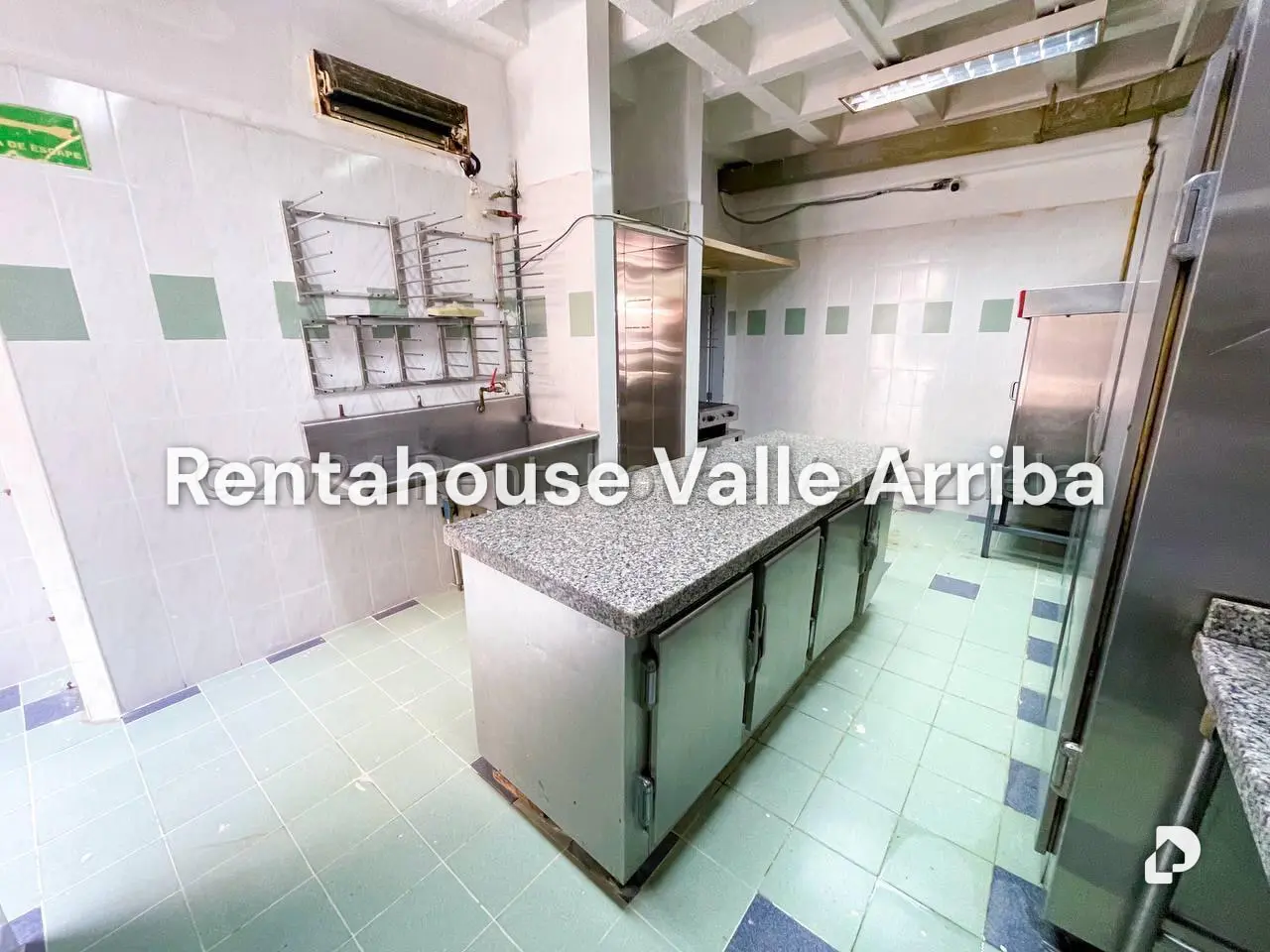 Local comercial en Los Palos Grandes, Caracas – 17