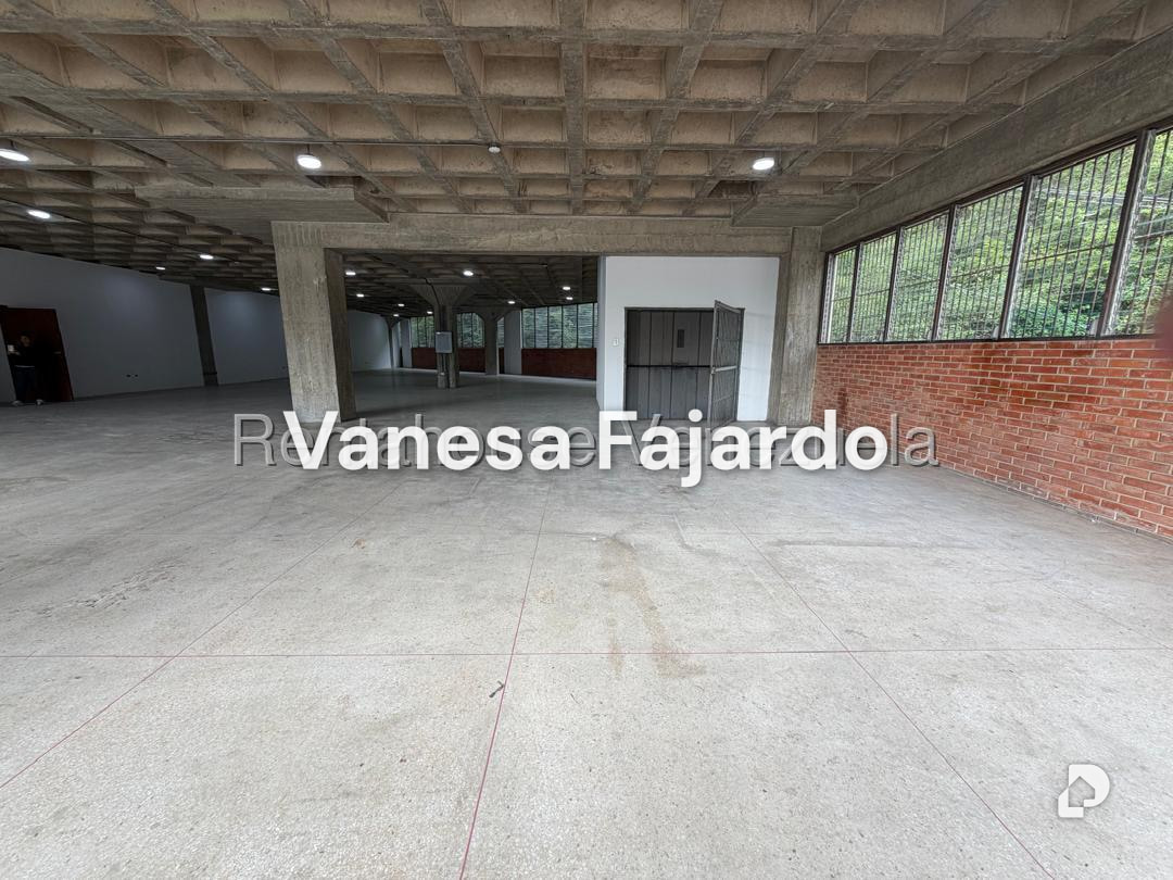 Local comercial en El Valle, Caracas – 15