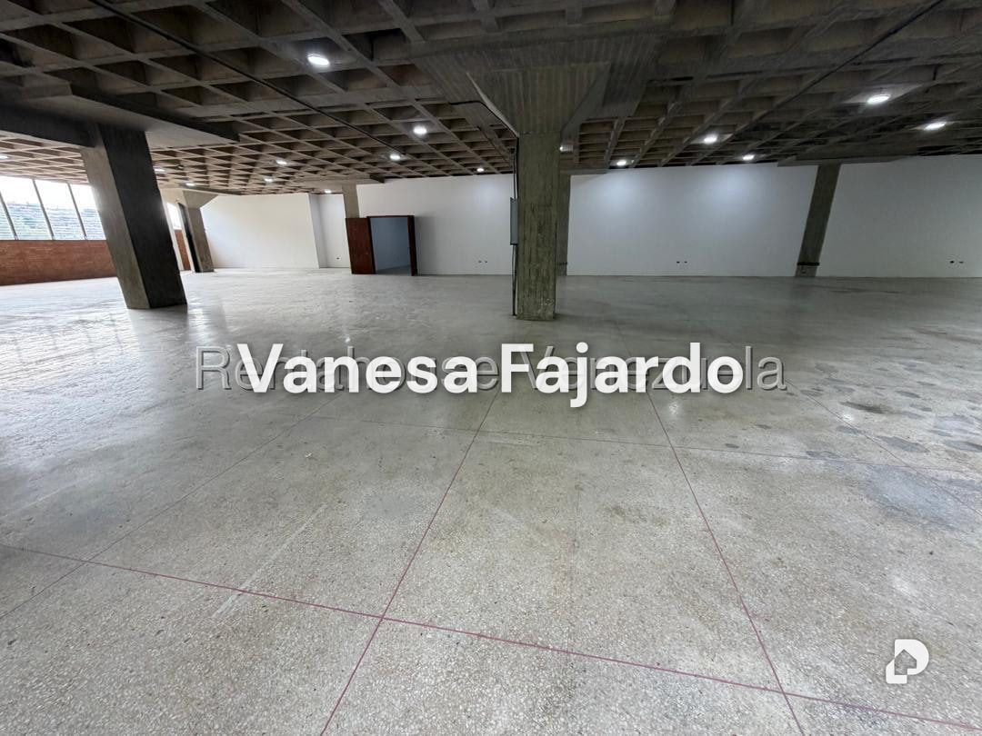 Local comercial en El Valle, Caracas – 13