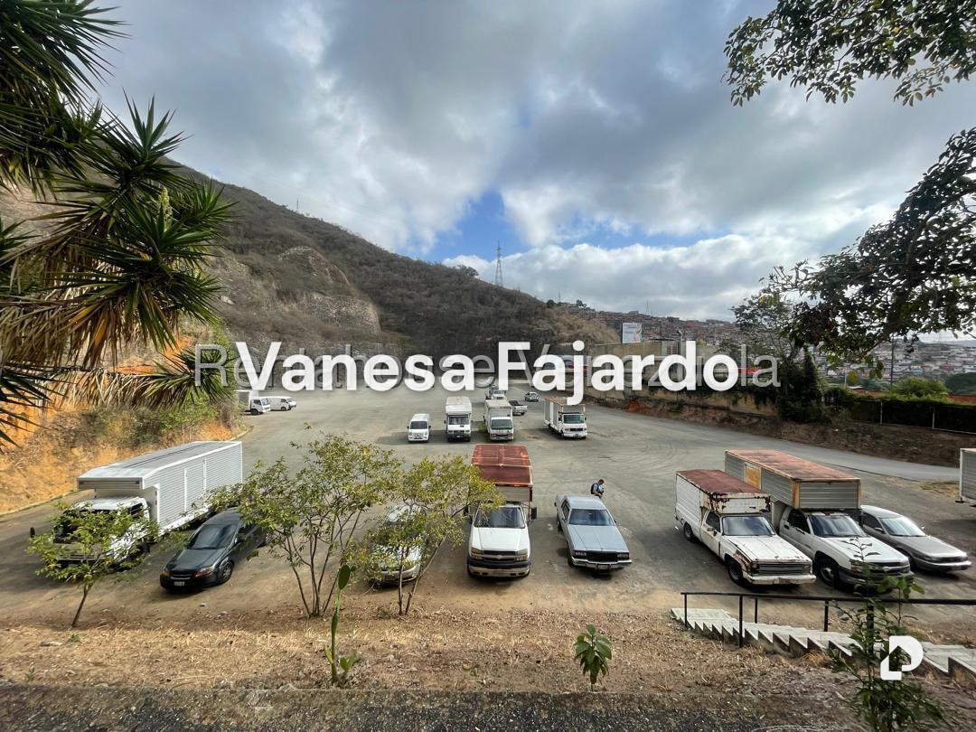 Local comercial en El Valle, Caracas – 19