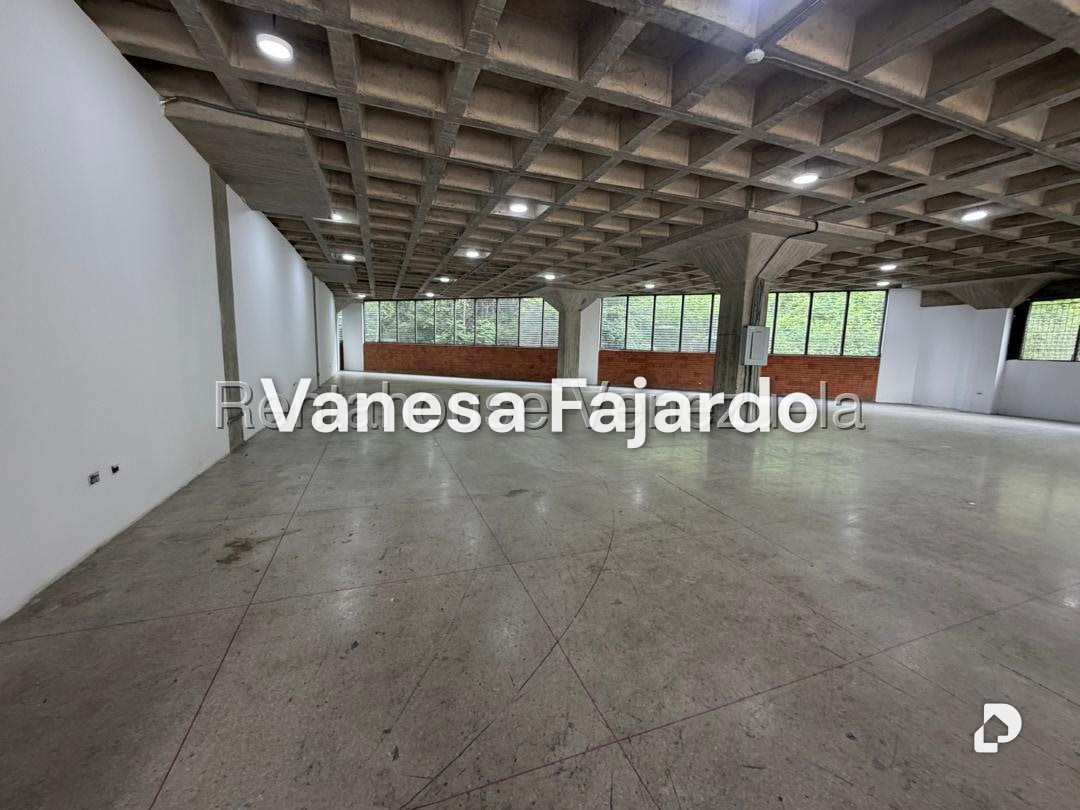 Local comercial en El Valle, Caracas – 18
