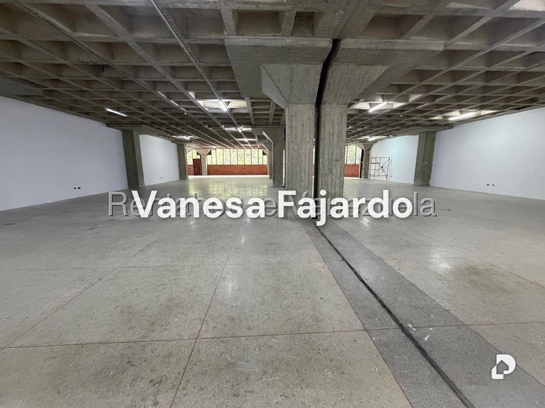 Local comercial en El Valle, Caracas – 12