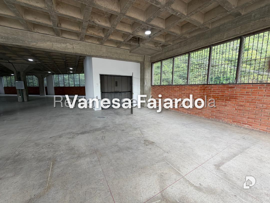 Local comercial en El Valle, Caracas – 16