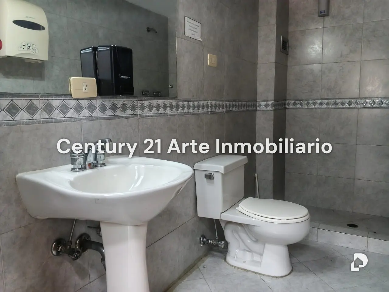 Oficina en El Cafetal, Caracas – 11