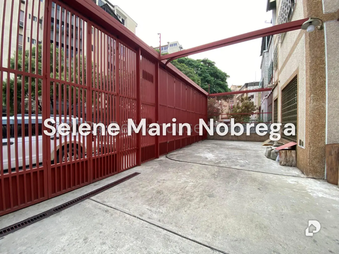 Building in Valle Abajo, Caracas – 2