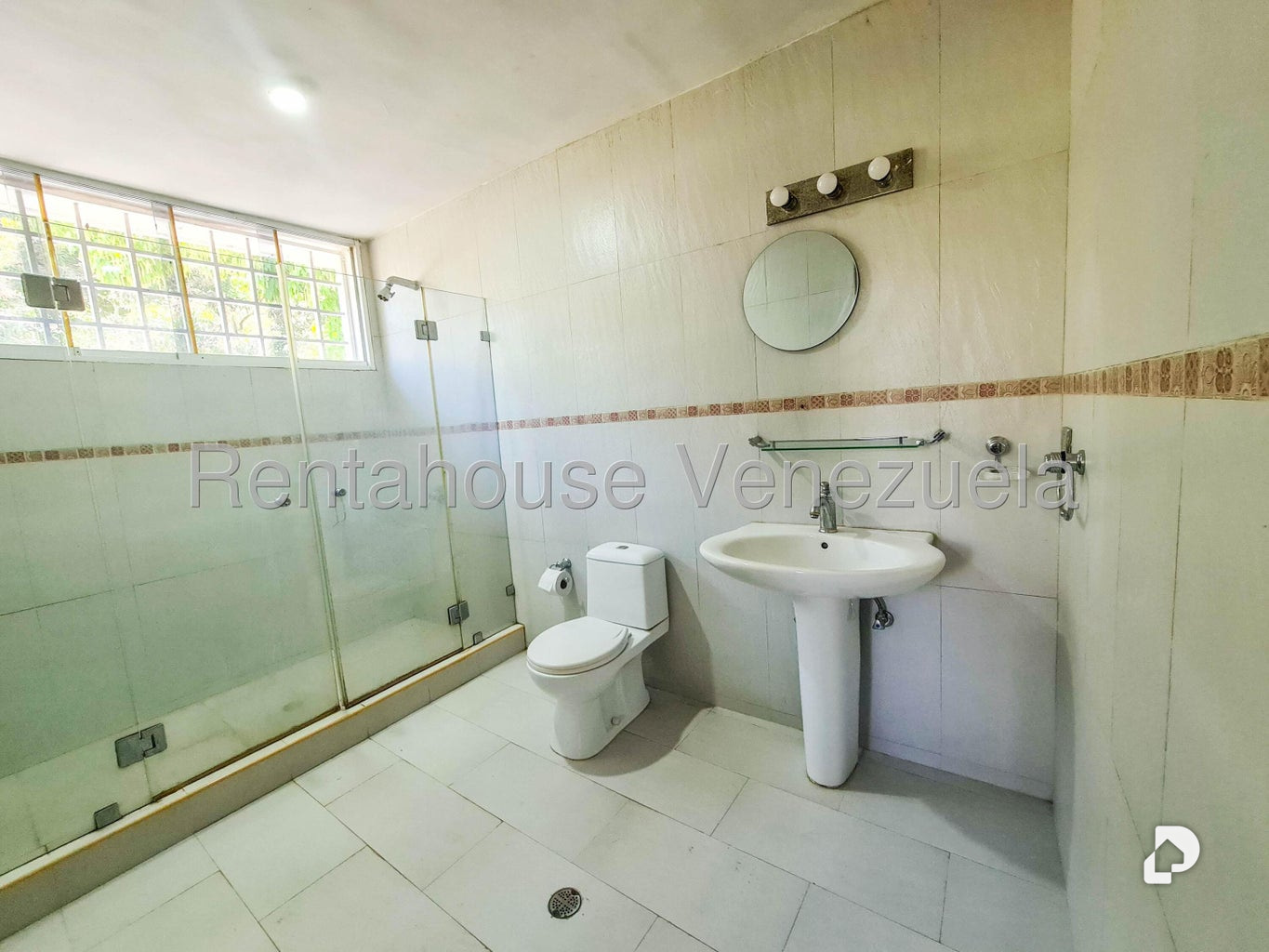 Casa en Cumbres de Curumo, Caracas – 30