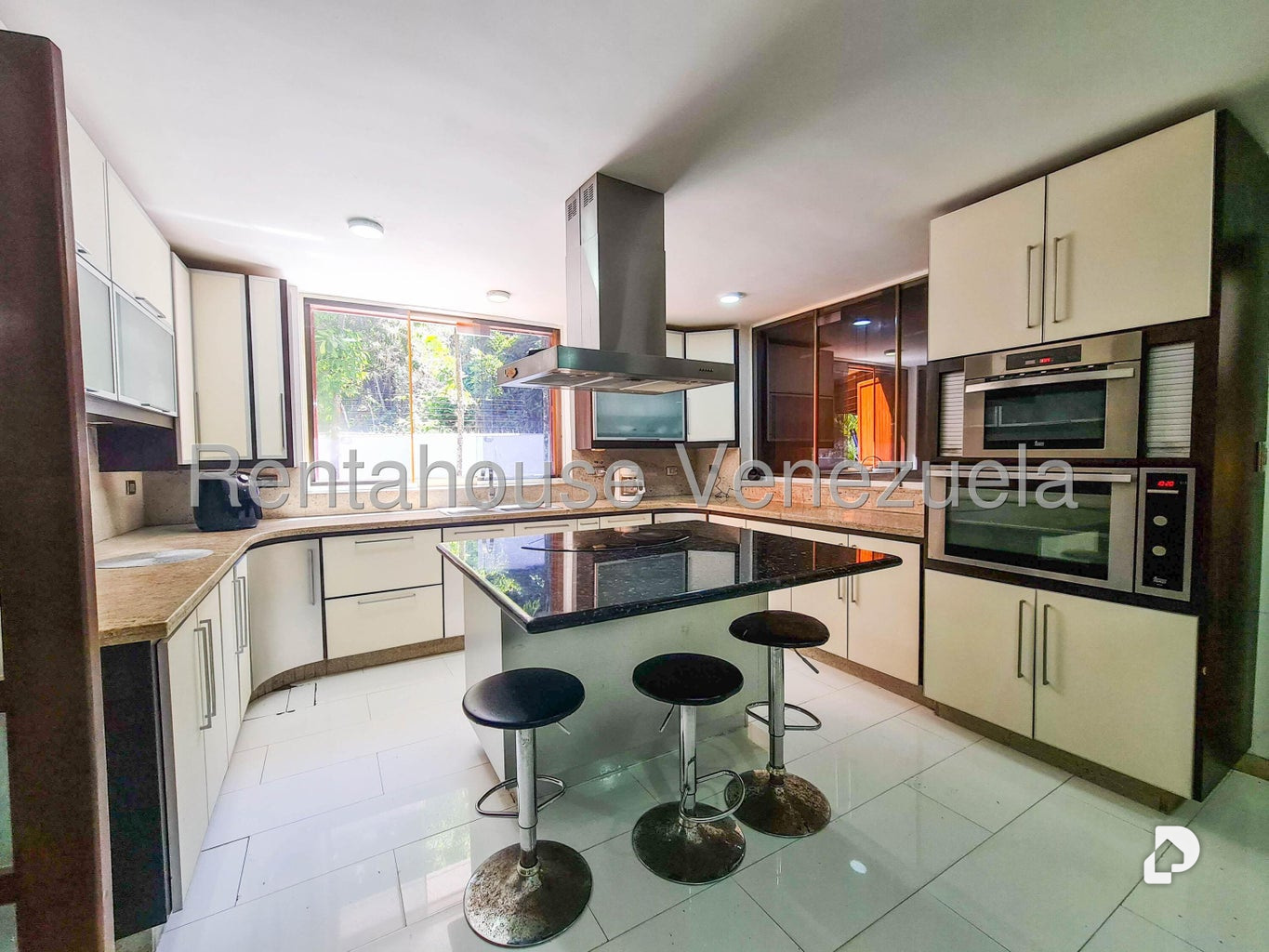 Casa en Cumbres de Curumo, Caracas – 24