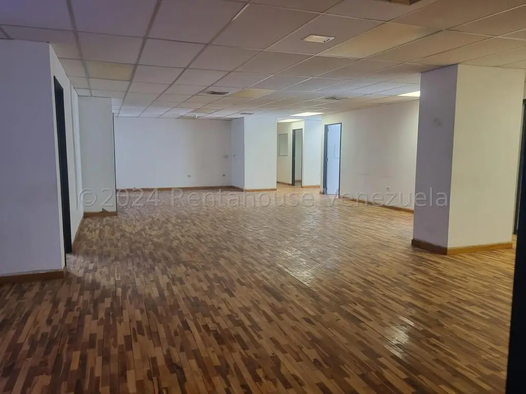 Office in Los Palos Grandes, Caracas - 1