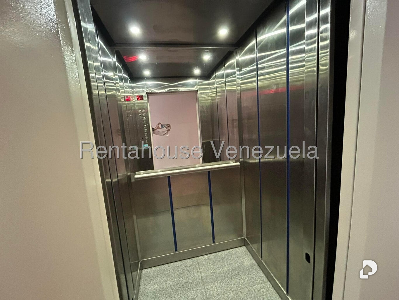 Apartamento en Oripoto, Caracas – 30