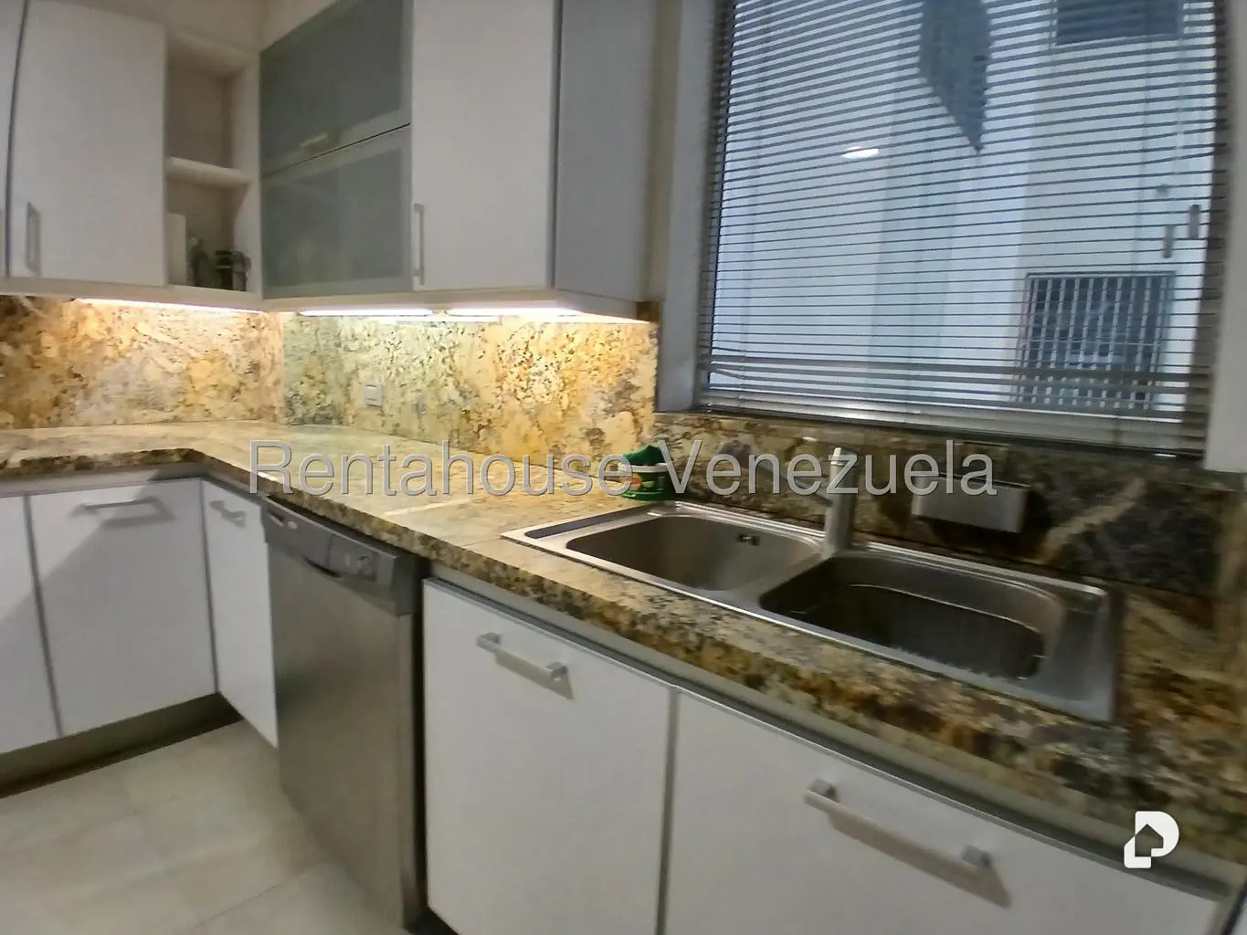 Apartment in Los Palos Grandes, Caracas – 10