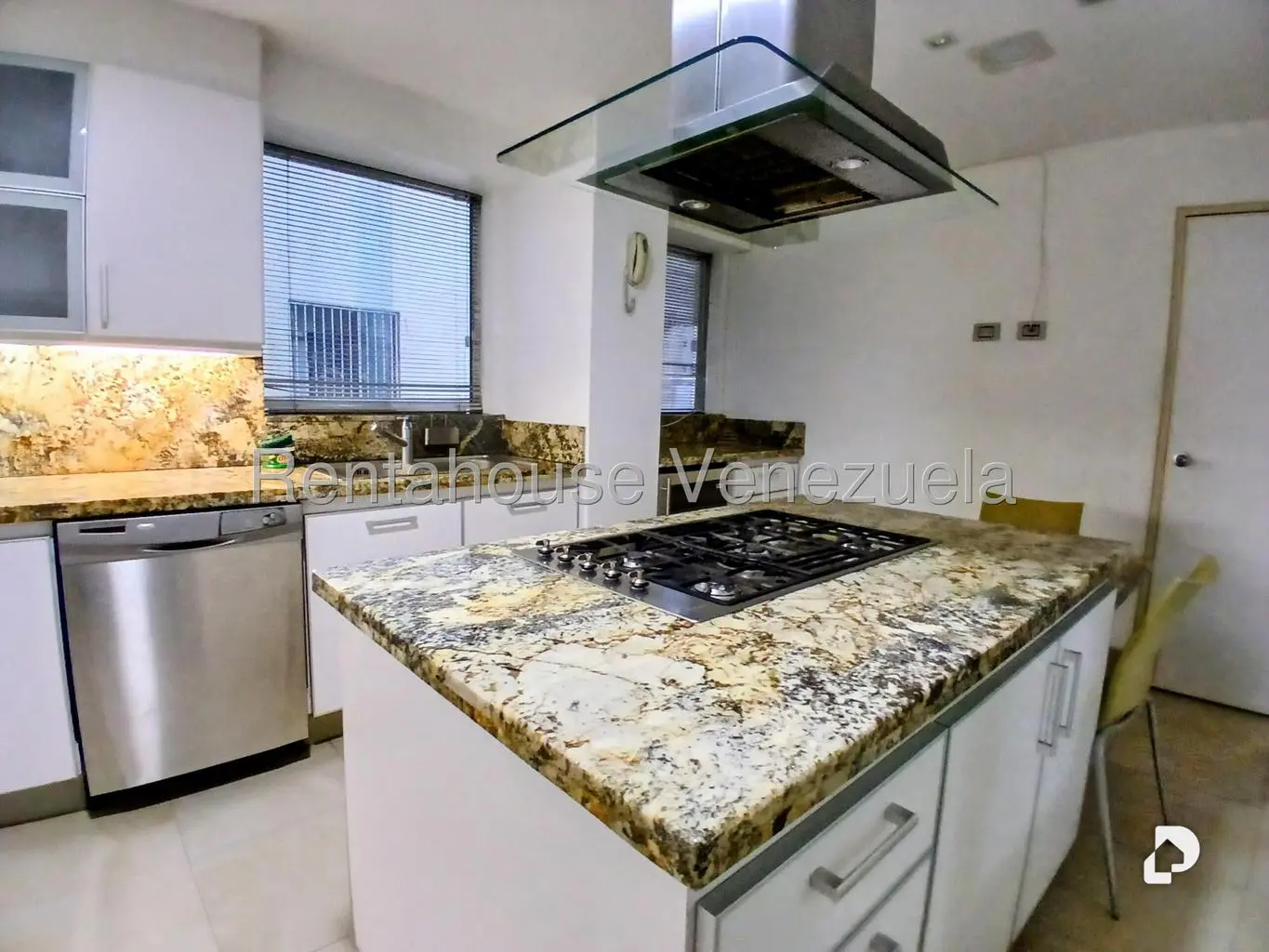 Apartment in Los Palos Grandes, Caracas – 8