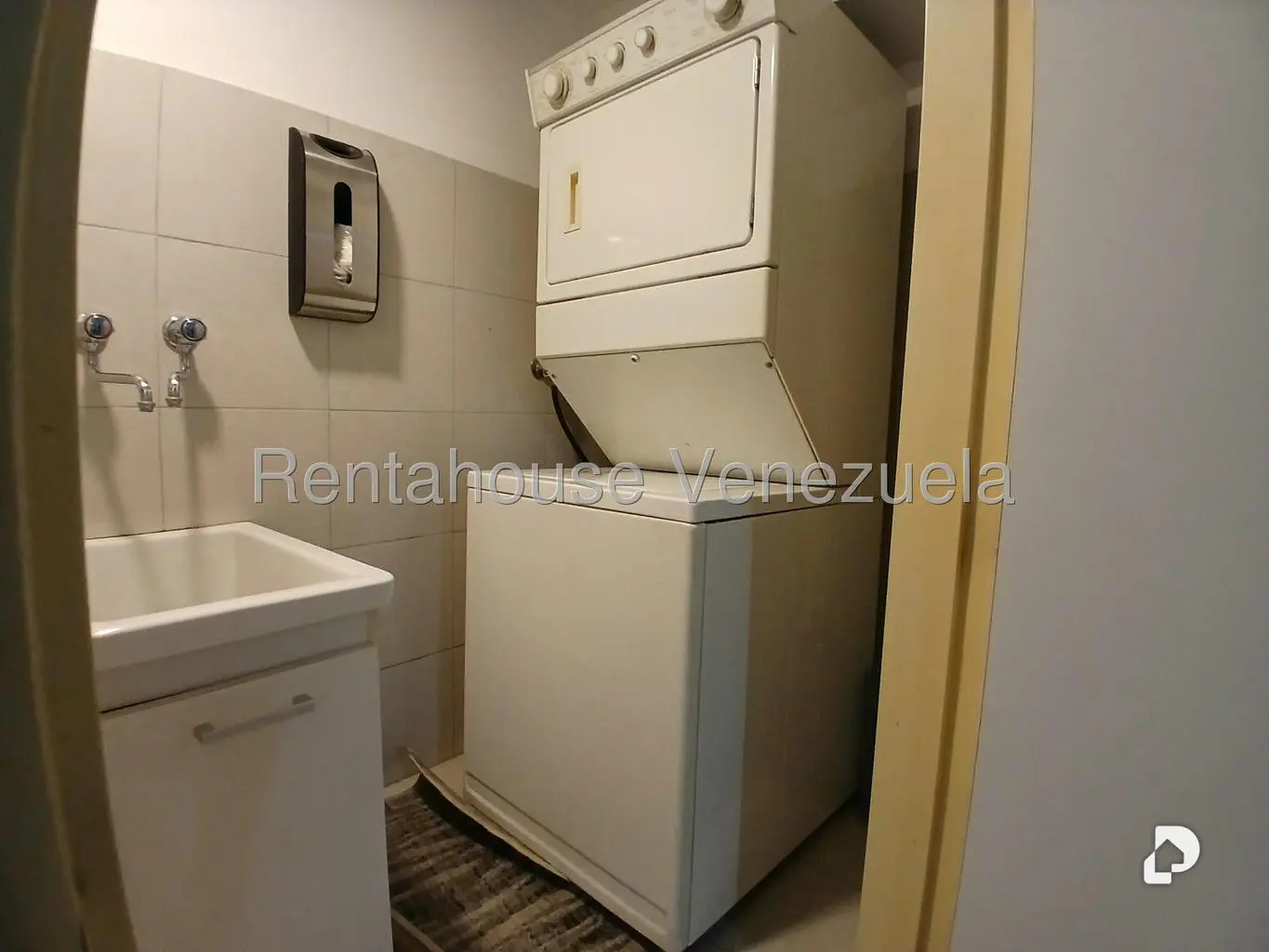 Apartment in Los Palos Grandes, Caracas – 11