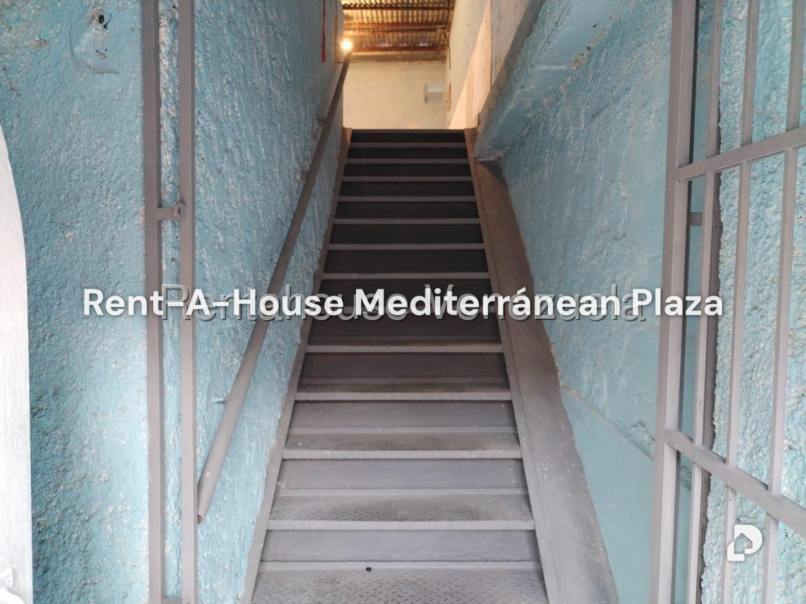 Local comercial en Avenida Cedeno, Valencia – 1