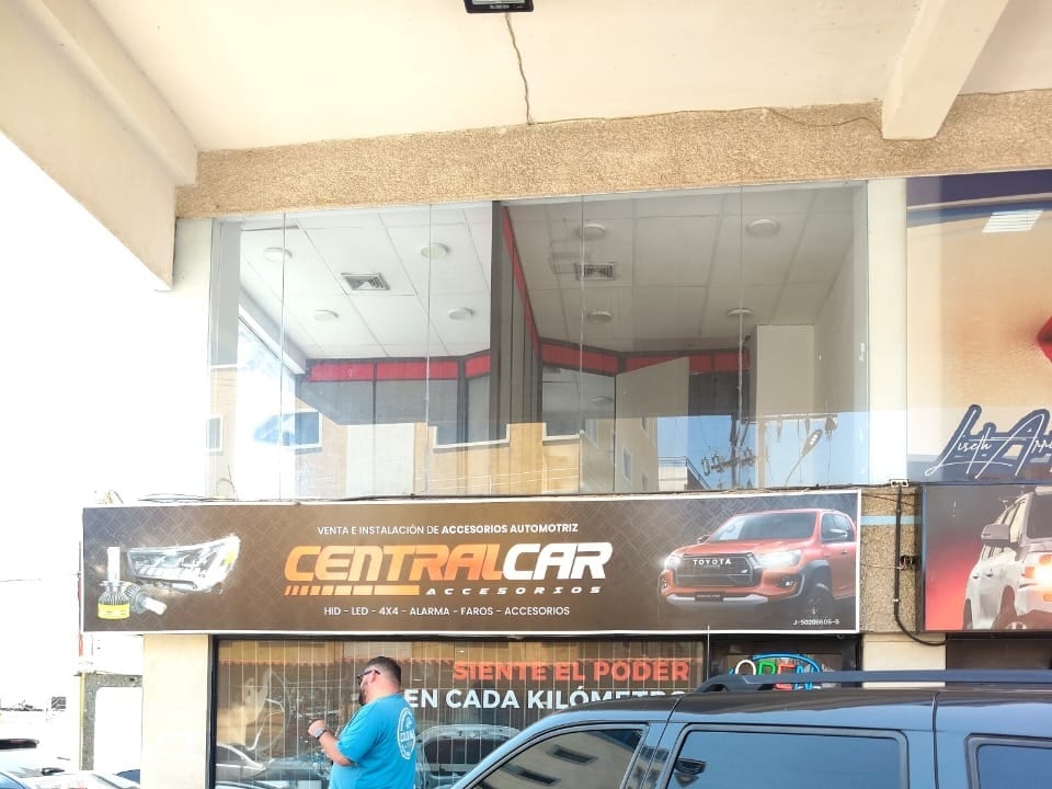 Local comercial en Urbanización El Penonal, Lechería - 1