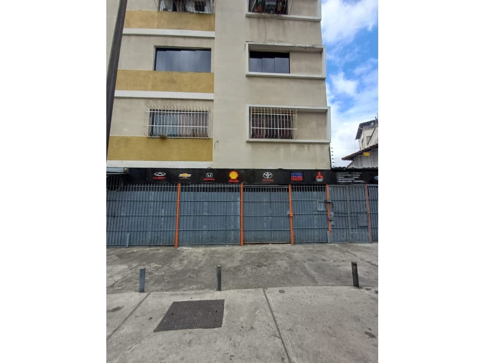 Local comercial en Los Chaguaramos, Caracas - 1