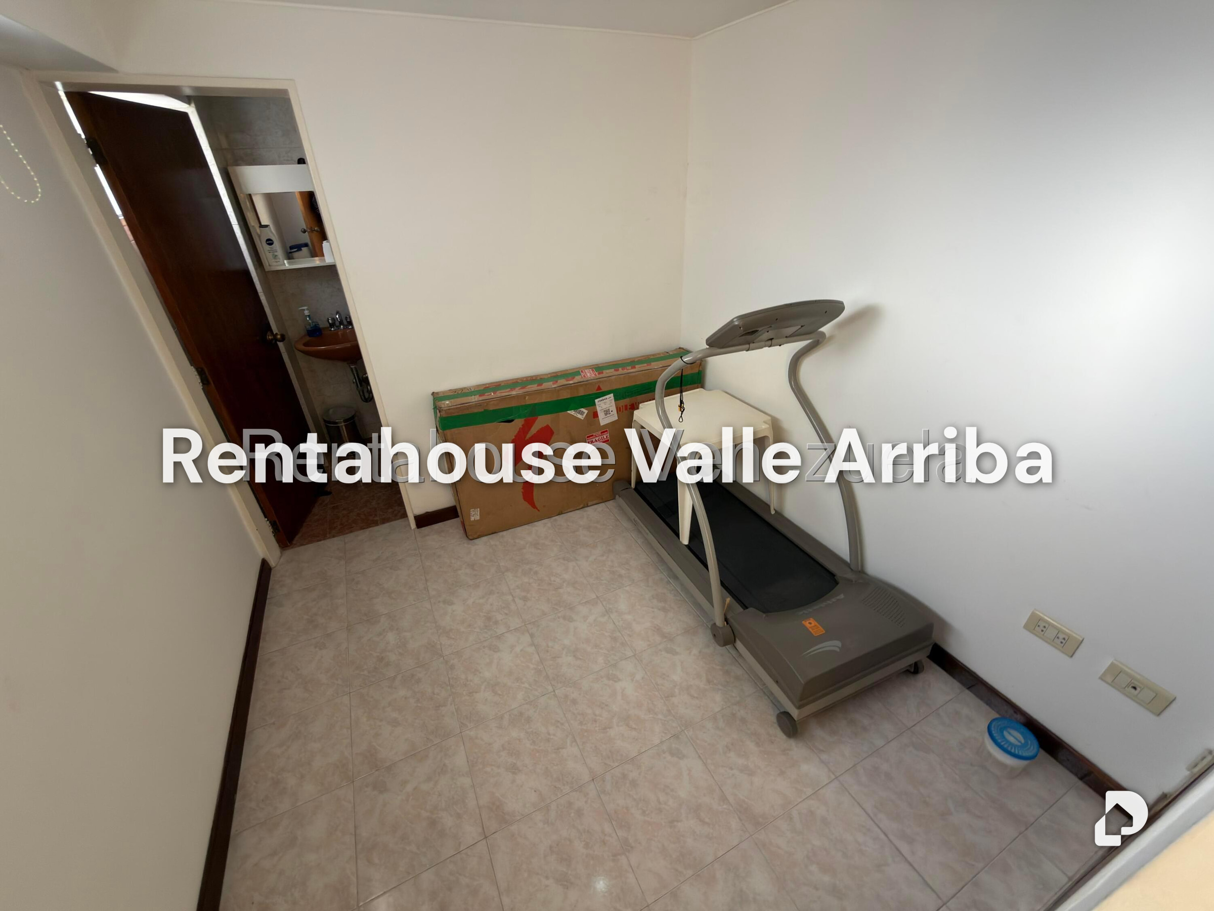 Casa en Alto Prado, Caracas – 23