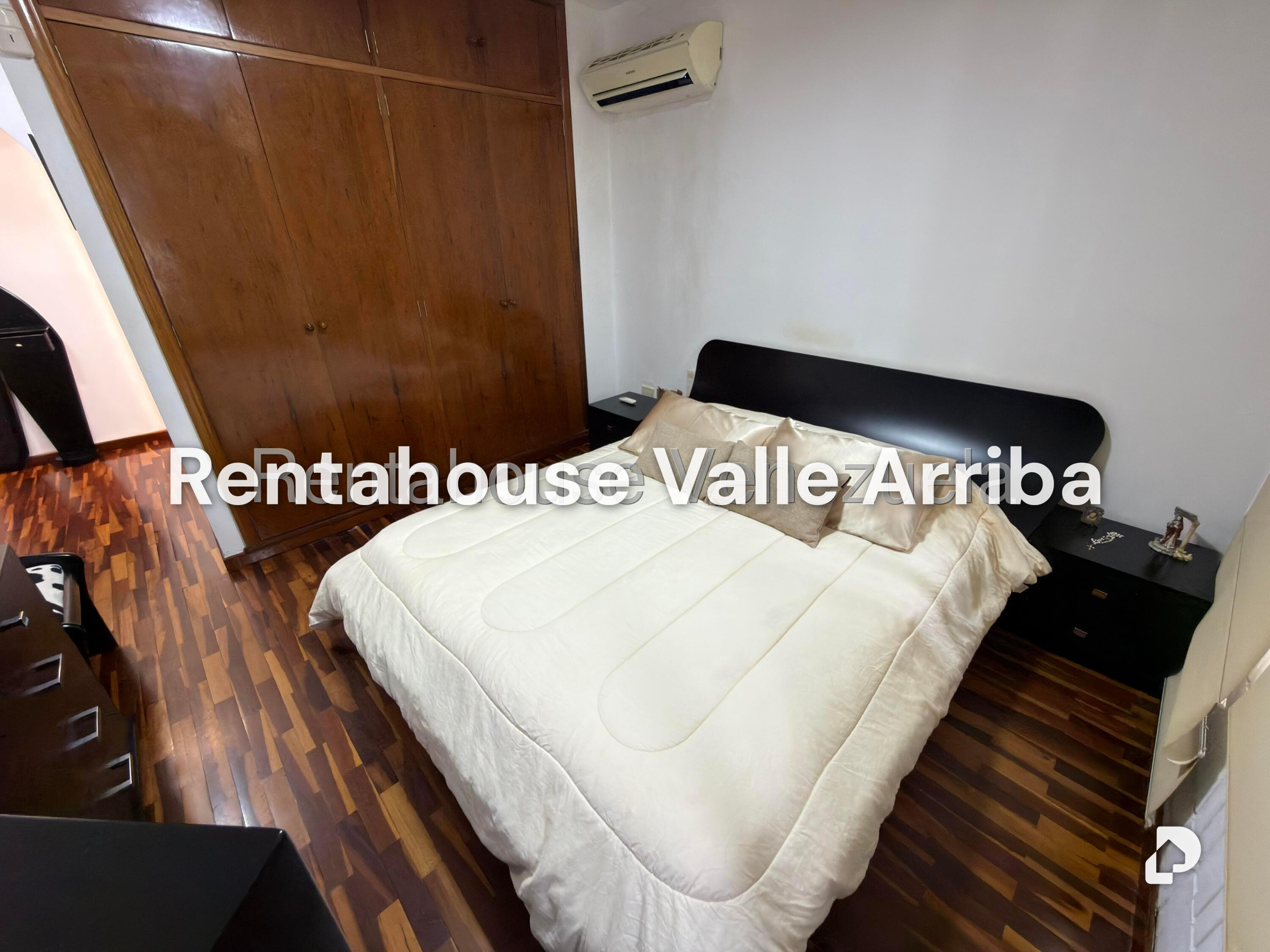 Casa en Alto Prado, Caracas – 27