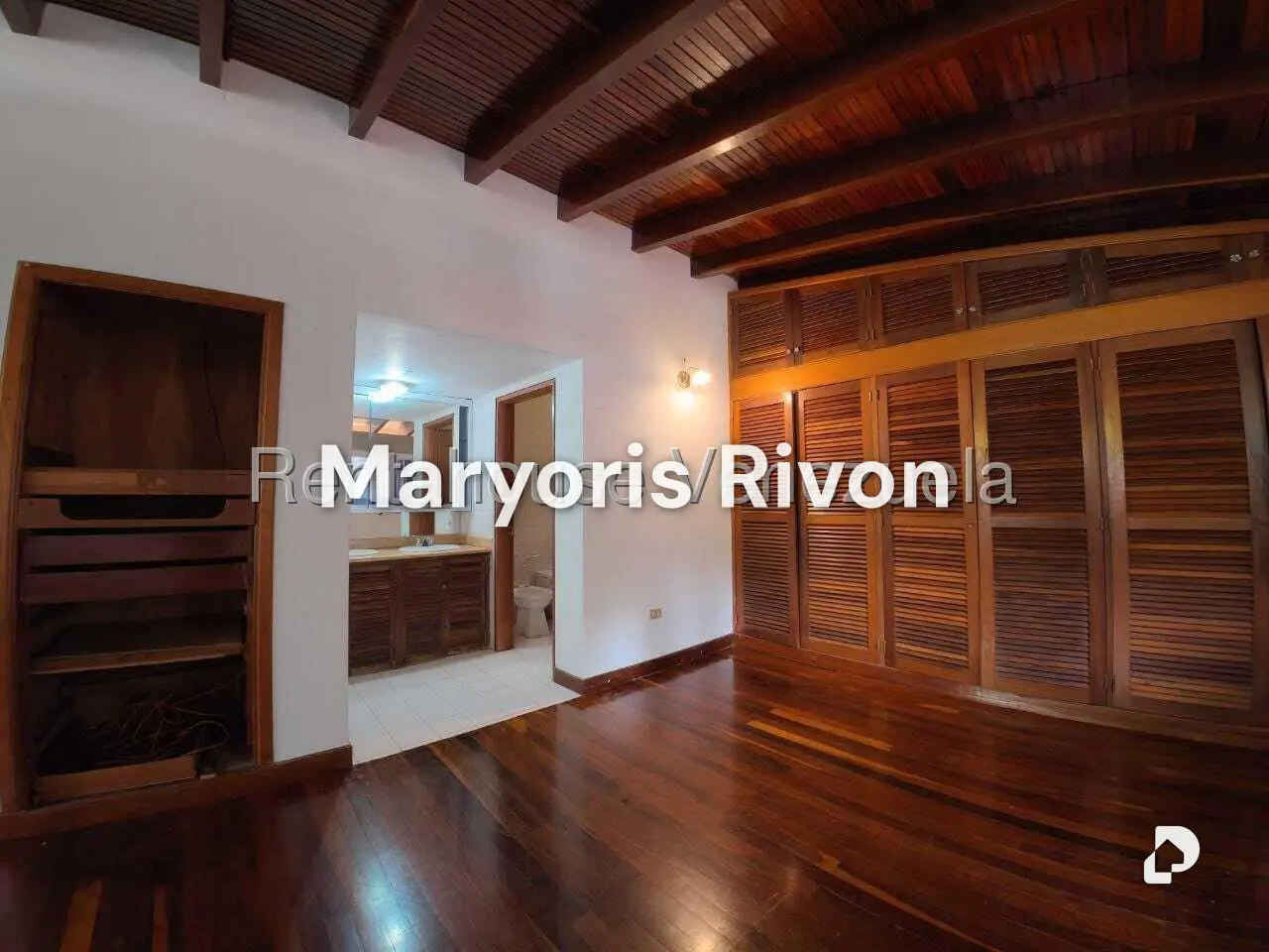 Casa en Oripoto, Caracas – 27
