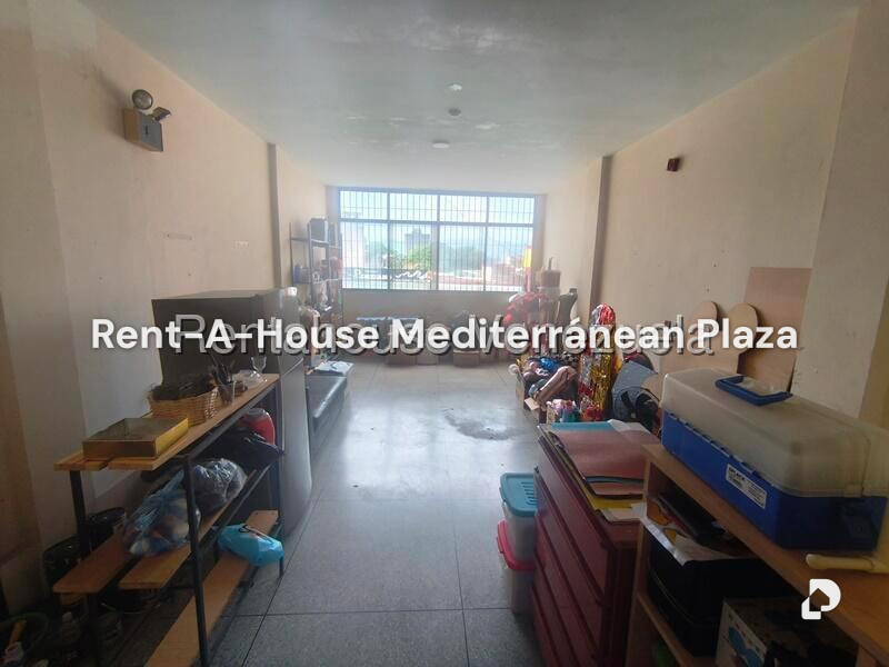 Local comercial en Avenida Cedeno, Valencia – 15