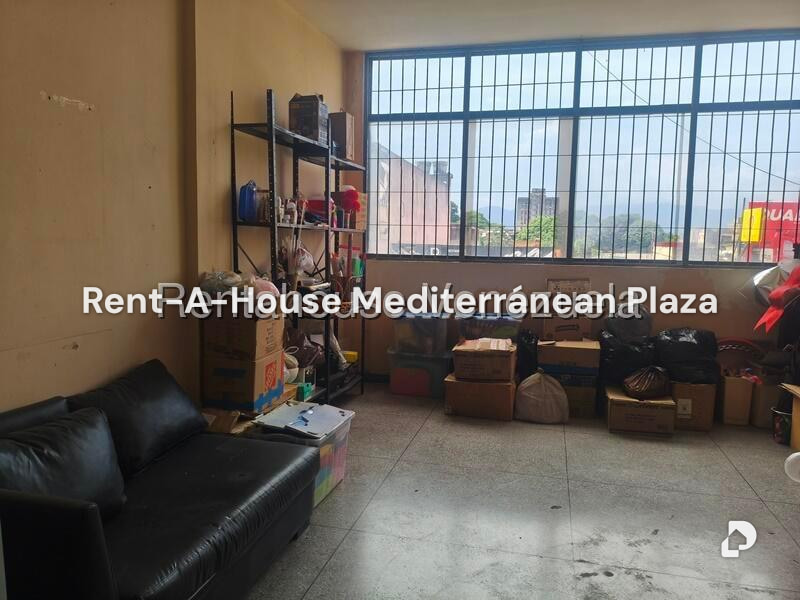 Local comercial en Avenida Cedeno, Valencia – 12