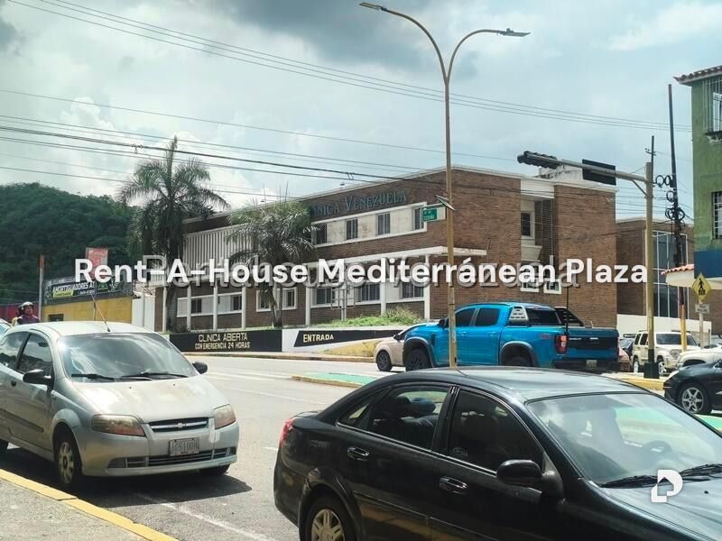 Local comercial en Avenida Cedeno, Valencia – 18