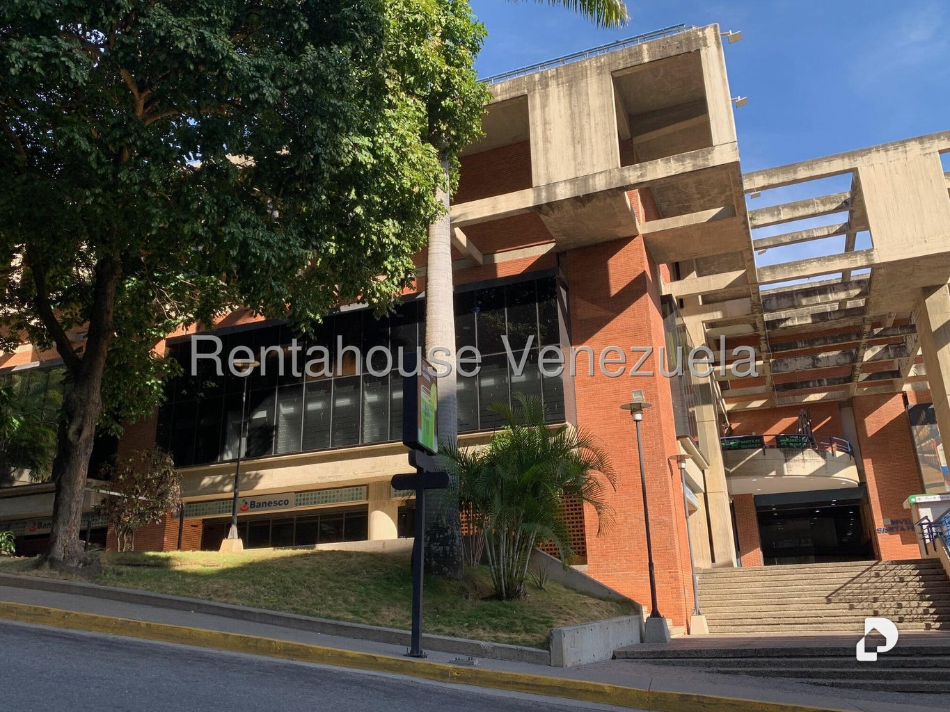Local comercial en Santa Fe Norte, Caracas – 3
