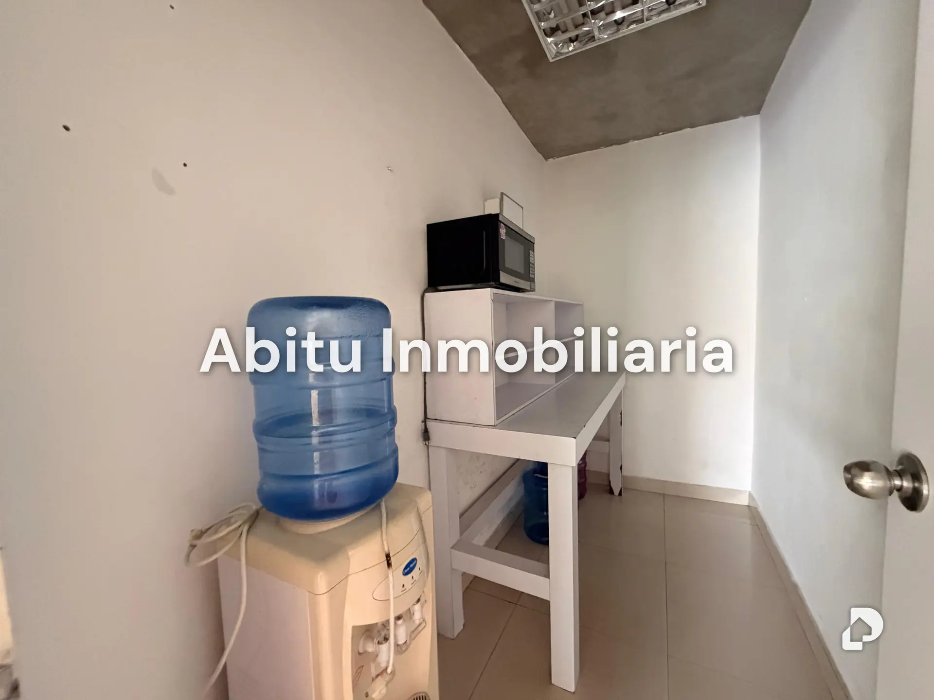 Local comercial en Campo Alegre, Caracas – 9