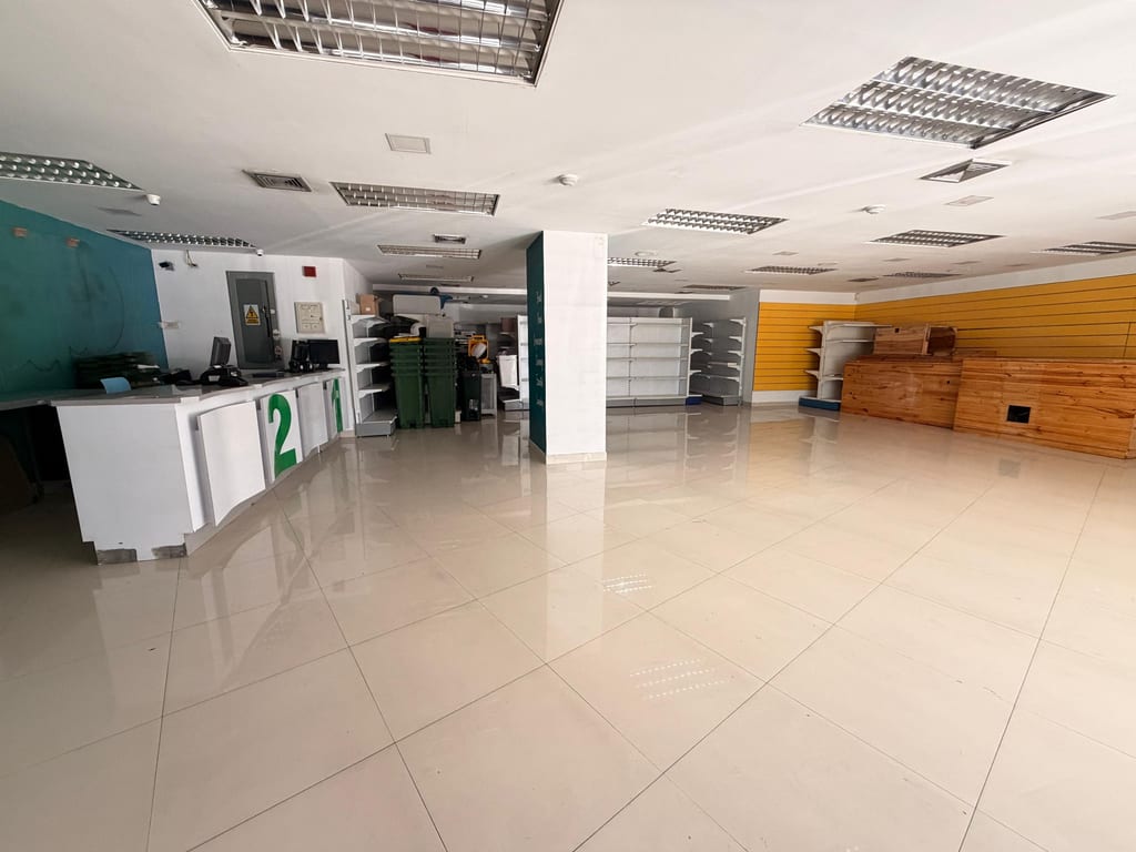 Local comercial en Campo Alegre, Caracas - 1