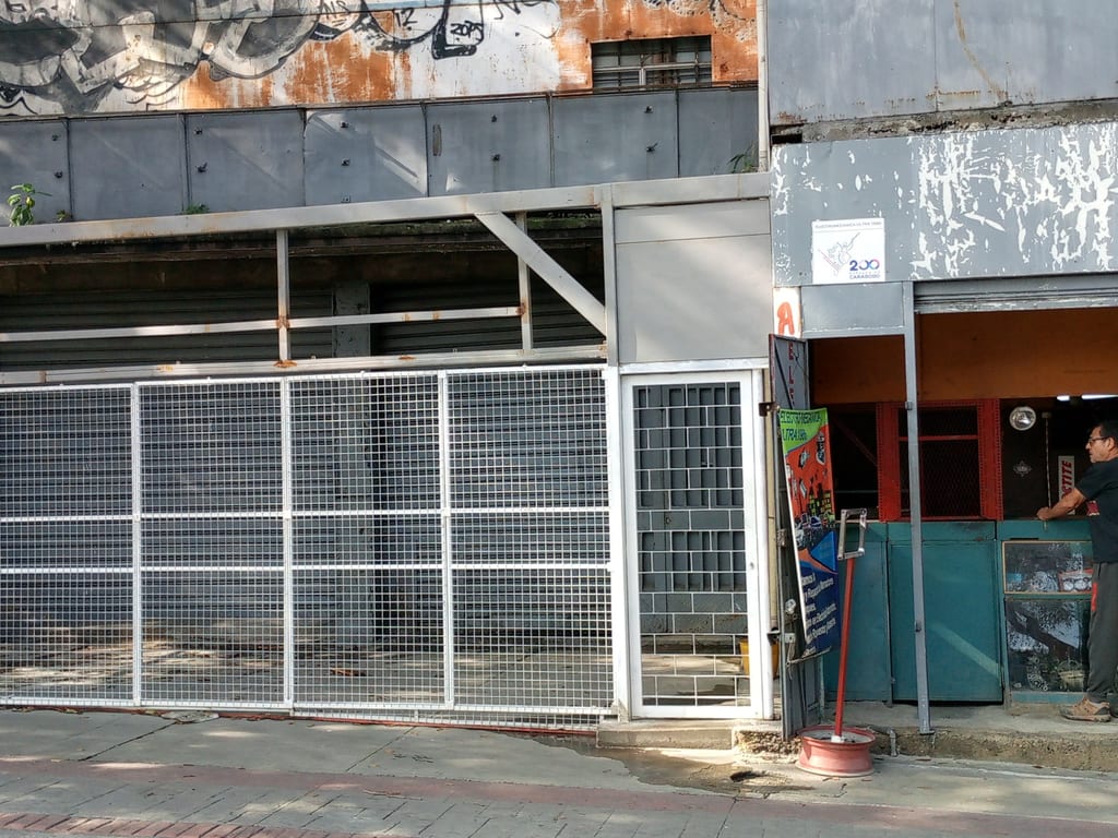 Local comercial en Avenida Nueva Granada La Bandera, Caracas - 1