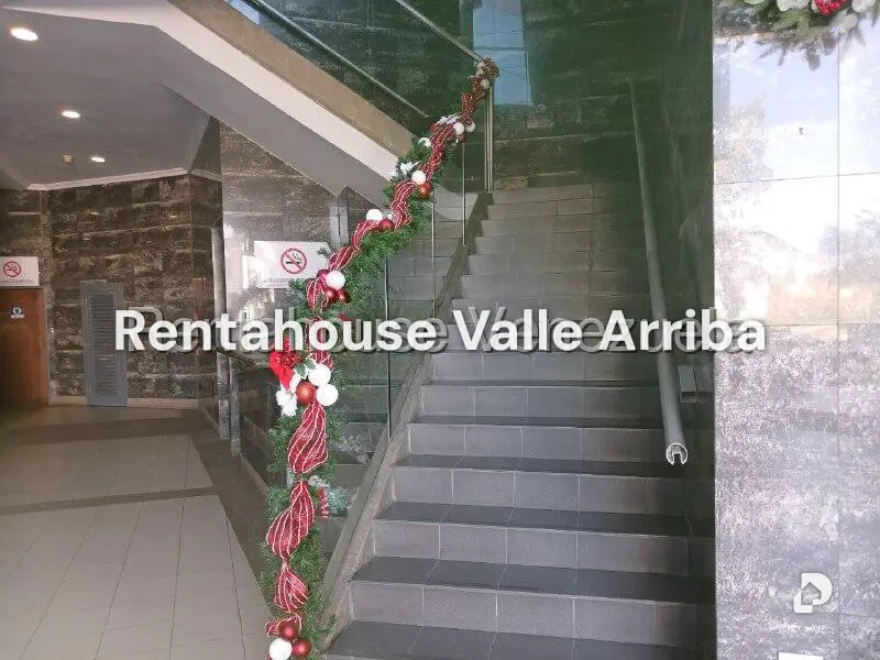 Local comercial en Lomas de La Lagunita, Caracas – 4